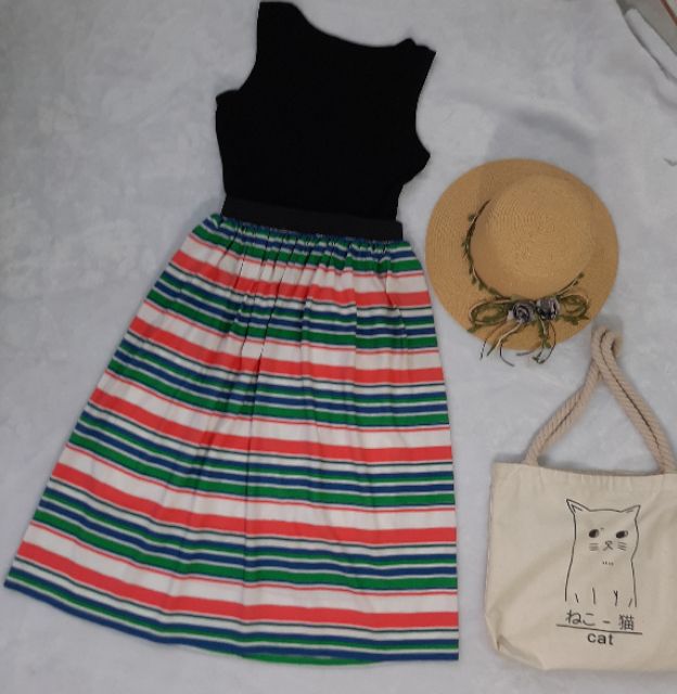 Chân váy sọc kẻ ngang