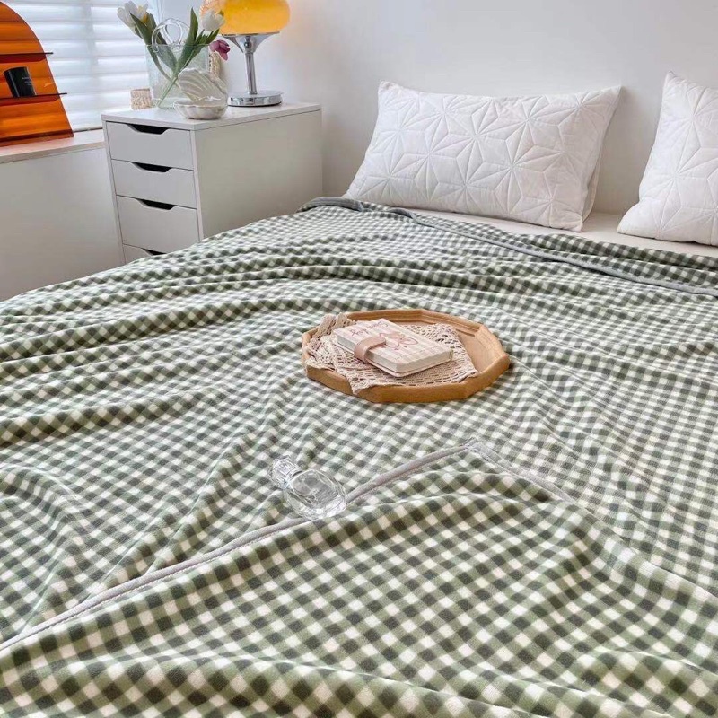 Shinbedding_ Chăn Nhung Sữa Thu Đông Mềm Êm Nhẹ Hoạ Tiết Xinh Xắn
