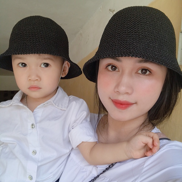 Mũ đôi cho mẹ và bé bằng sợi thô đen