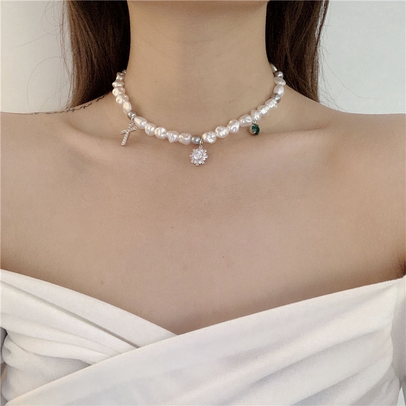 Dây Chuyền Mặt Thánh Giá Đính Ngọc Trai Xinh Xắn Cho Nữ