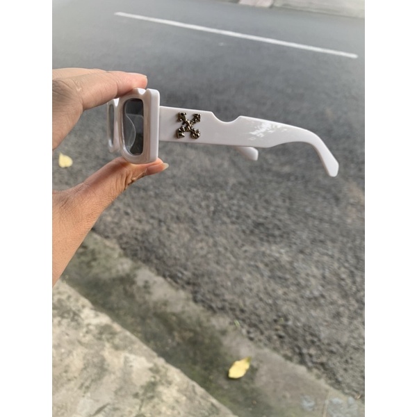 Kính chữ Nhật gọng mẽ cho bé