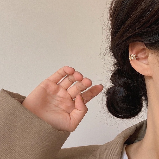 Hoa tai dạng kẹp mạ vàng đính đá zircon hình lá không gây đau tai