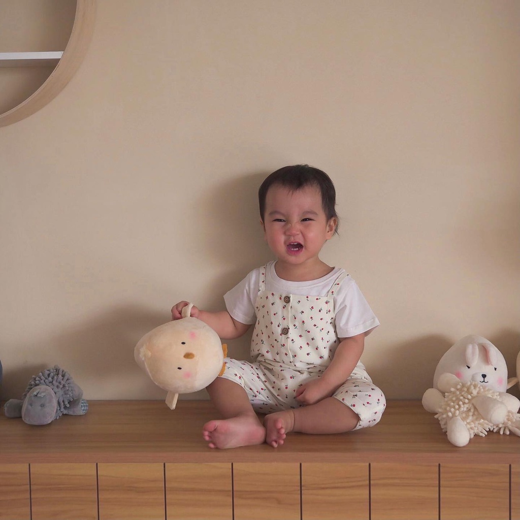 (Hàng thiết kế) Bộ yếm liền thân hoạ tiết hoa nhí đỏ nổi bật cho bé Rose Overalls_Haaro Babies