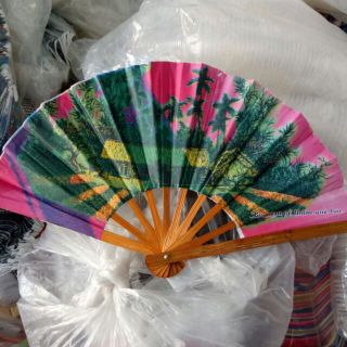 quạt giấy cầm tay