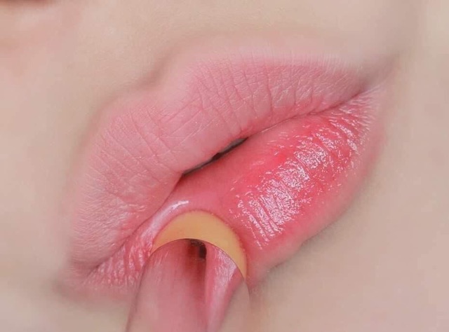 Son Dưỡng Môi Có Màu YNM Rainbow Honey Lip