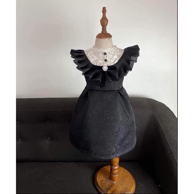 Váy thiết kế bé gái