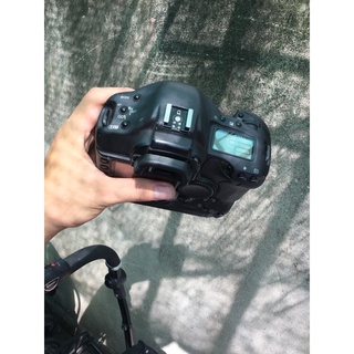 máy ảnh DSLR 1D2N