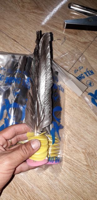 Trái cầu lông dùng để đá song yến loại nhì