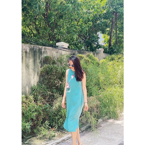 Váy lụa thêu