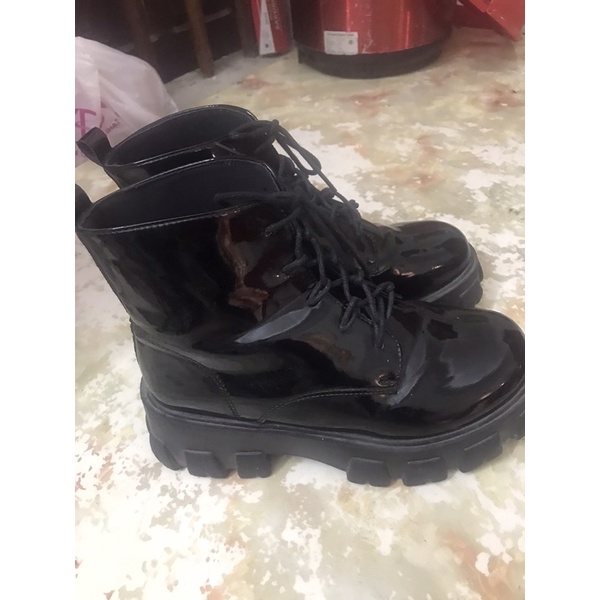 Boot đen bóng