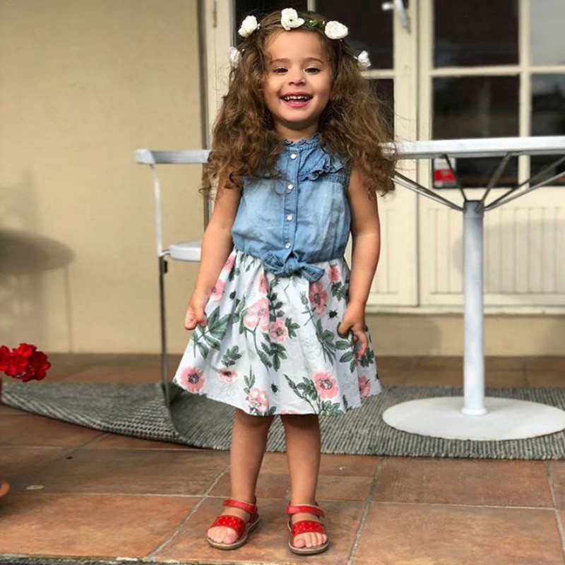 Đầm Denim Sát Nách Hoạ Tiết Hoa Cho Bé