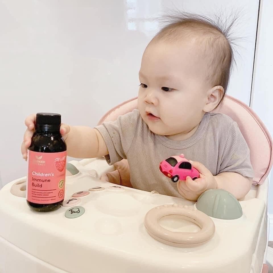 Siro Harker Herbals hồng vị dâu tây tăng đề kháng và giúp bé ăn ngon