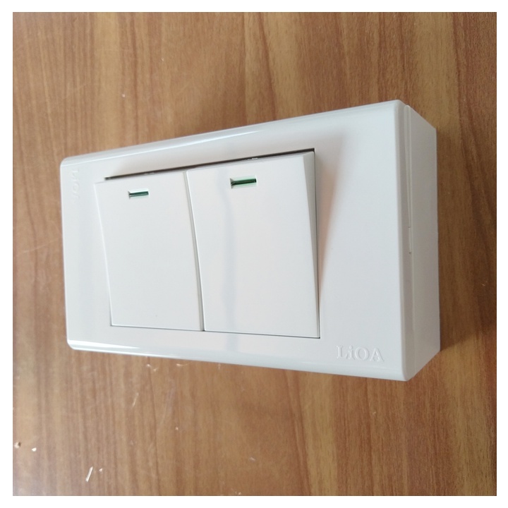 Công tắc LiOA - Dòng E20 Loại 1- 3 công tắc cỡ lớn có đèn báo