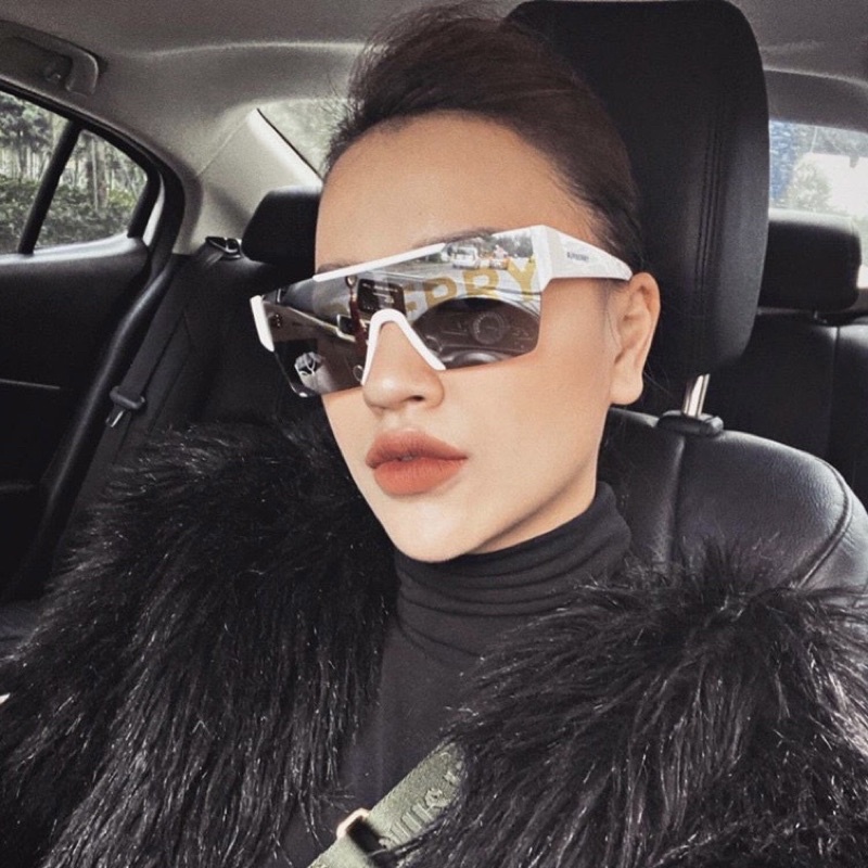 Kính râm BURBERRY nam nữ 2 màu trắng đen,kính mát thời trang thiết kế hiện đại,thời trang thích hợp đi chơi,chụp ảnh