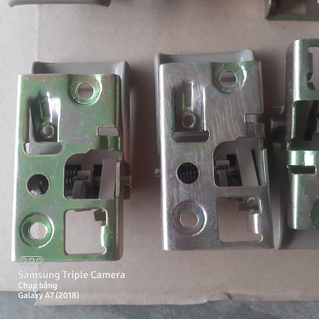 Một Cặp  Tay mở cửa bên trong xe Cửu Long, Hoa Mai, Chiến Thắng 2 tấn - 4.5 tấn