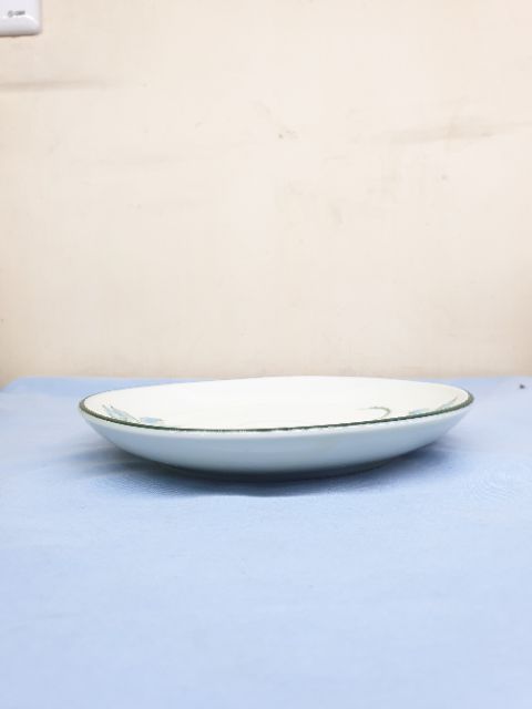 Đĩa sứ Bát tràng đường kính 16cm bày thức ăn vô cùng đẹp mắt và tiện lợi.