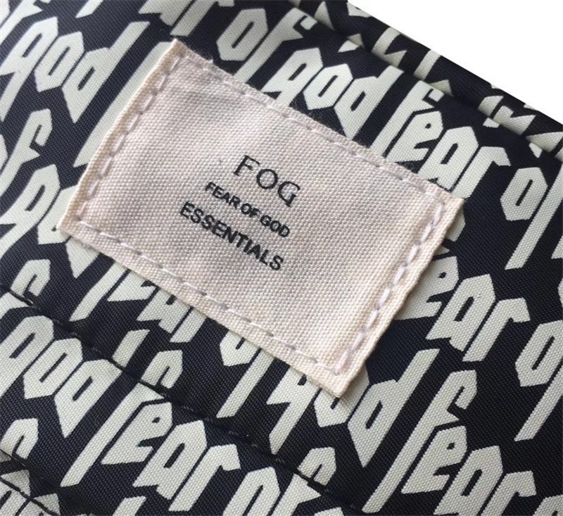 Túi đeo vai in họa tiết Fear Of GOD kiểu dáng thời trang cho nam và nữ phong cách năng động