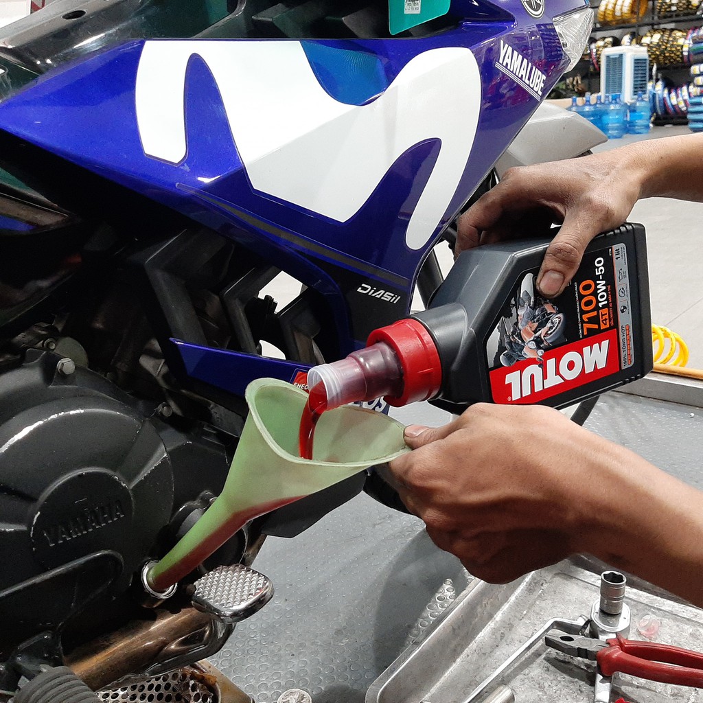 Nhớt Motul 7100 10W50 4T 1L, 1L1, 1L2, 1L3, 1L4