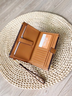 Ví cầm tay Michael Kors - gập