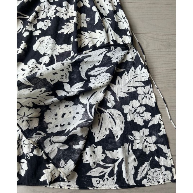 Đầm hoa khoét eo MNG