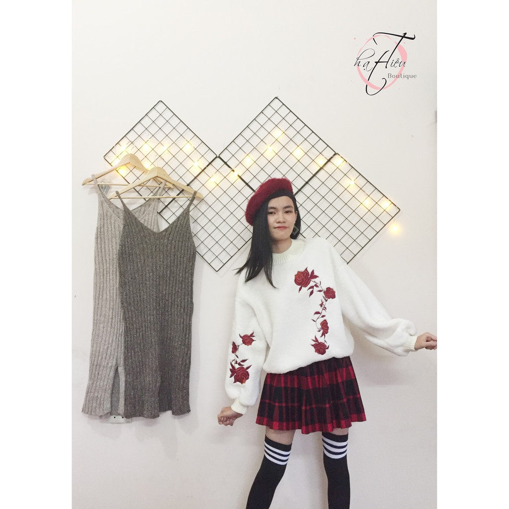 ( XẢ HÀNG -kèm ảnh thật) Áo lông cừu mềm dày dặn ống bo thêu hoa hồng đỏ màu đen trắng phong cách Hàn Quốc ulzzang
