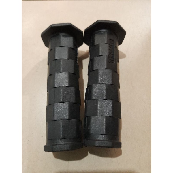 Cặp bao tay Daytona gắn cho nhiều loại xe.