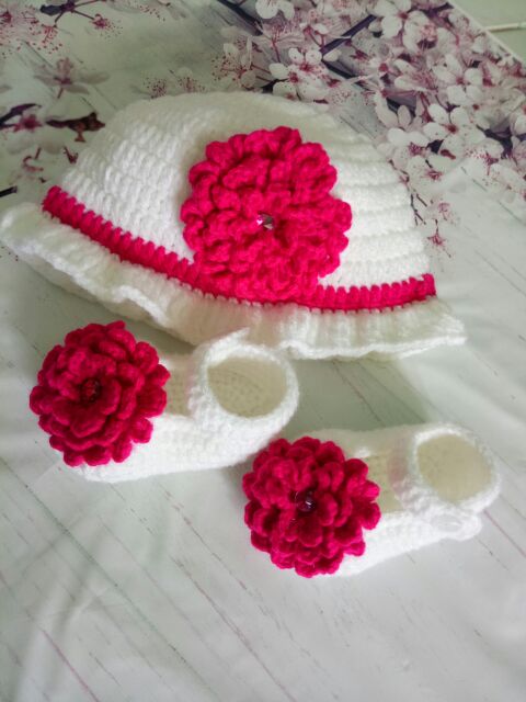 SET NÓN VÀ GIÀY LEN BÉ GÁI