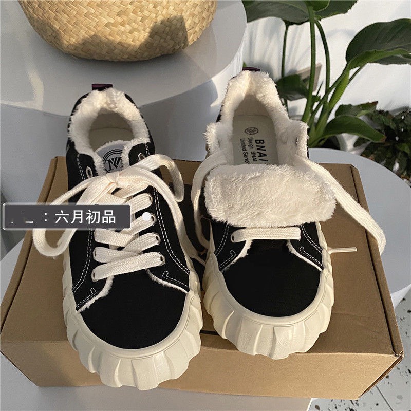 Giày thể thao nữ đế dày 4cm đen trắng basic cực xinh