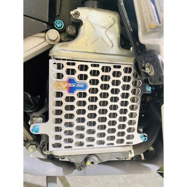 Che Két Nước Nhôm Kèm Logo Titan Cho Xe Vario , Click , Ab , PCX , Sh Mode V.V