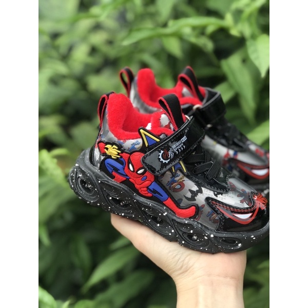 Giầy thể thao siêu nhân spider man bé trai có đèn led cảm ứng nhấp nháy ngoài da pu mềm cá tính, đến sz36 QCCC A111