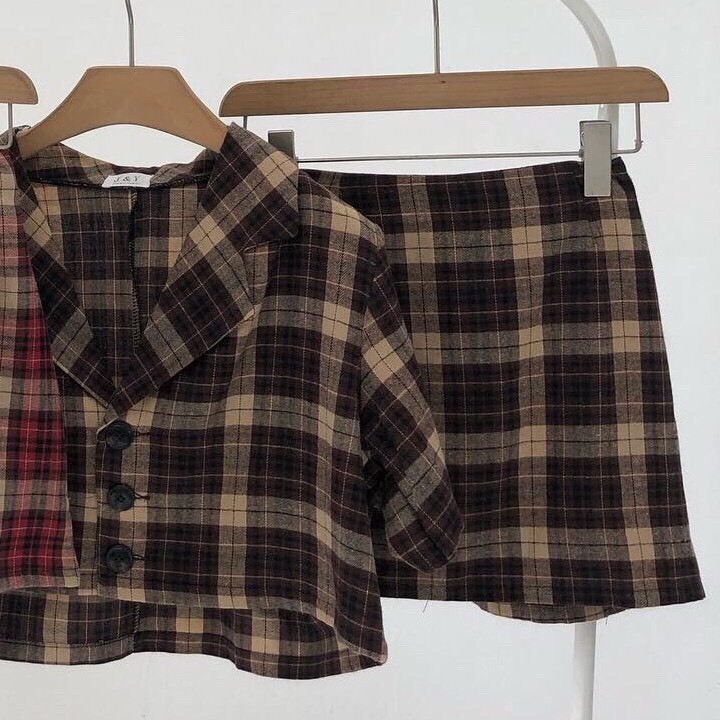 Set bộ váy vest kẻ croptop cộc tay phối chân váy ngắn dáng chữ A / Áo crt dáng ngắn phối cúc mix chân váy suông ulzzang | BigBuy360 - bigbuy360.vn