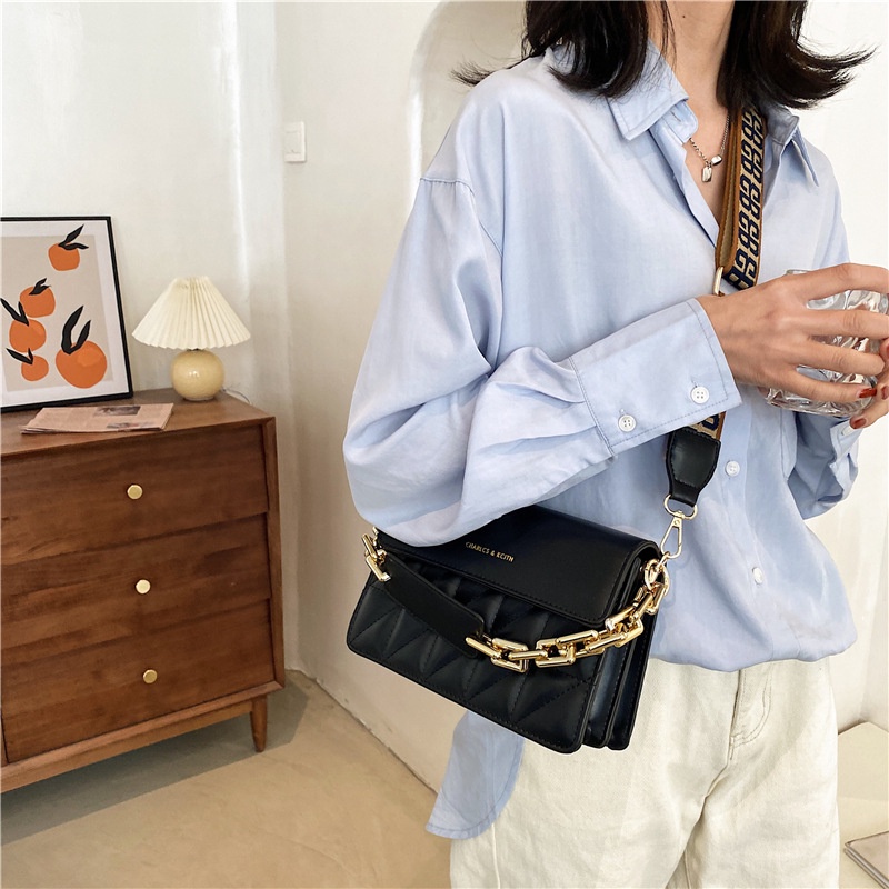 Túi đeo chéo vai hình vuông họa tiết chữ kiểu dáng thời trang sành điệu