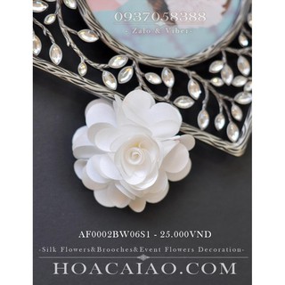 Hoa hồng lụa cài áo