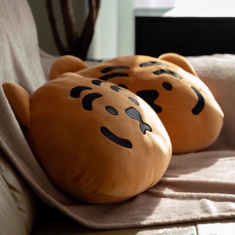 GỐI ÔM TỰA LƯNG CHÚ HỔ NGỘ NGHĨNH