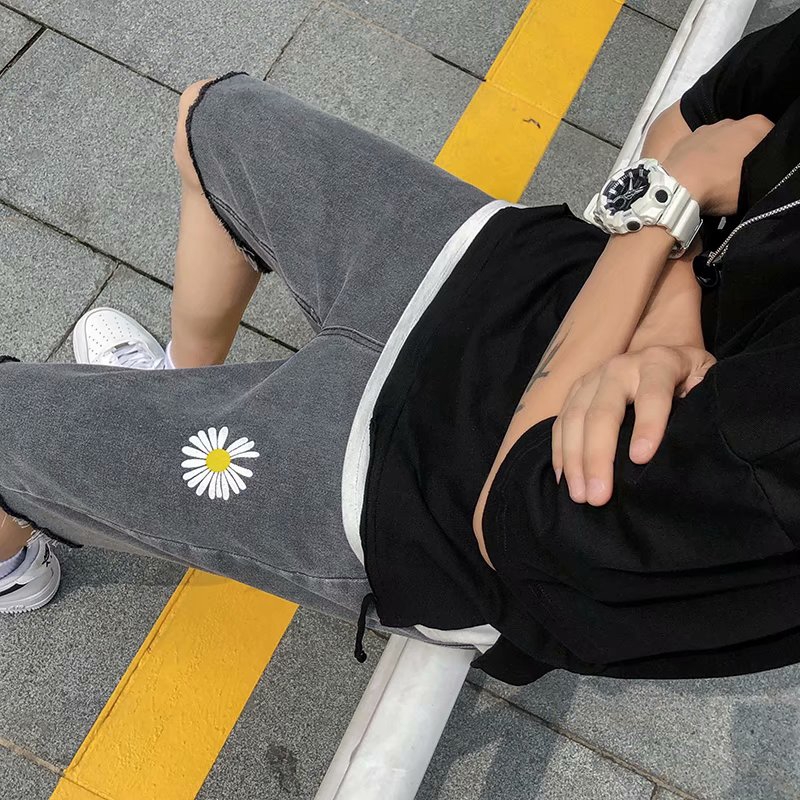 Quần short denim thêu hoa cúc trẻ trung cho nam