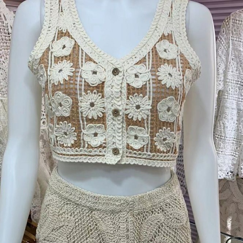 Áo Lửng Đan Móc Không Tay Cổ Chữ V Dáng Rộng Thêu Hoa Phối Nút Thời Trang Cho Nữ