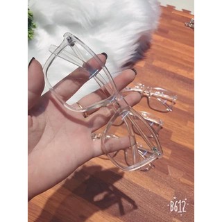 Kính gọng vuông tây