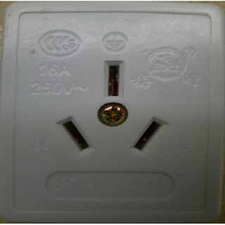Ổ cắm 3 lổ dẹt ZM13-16 16A 250V