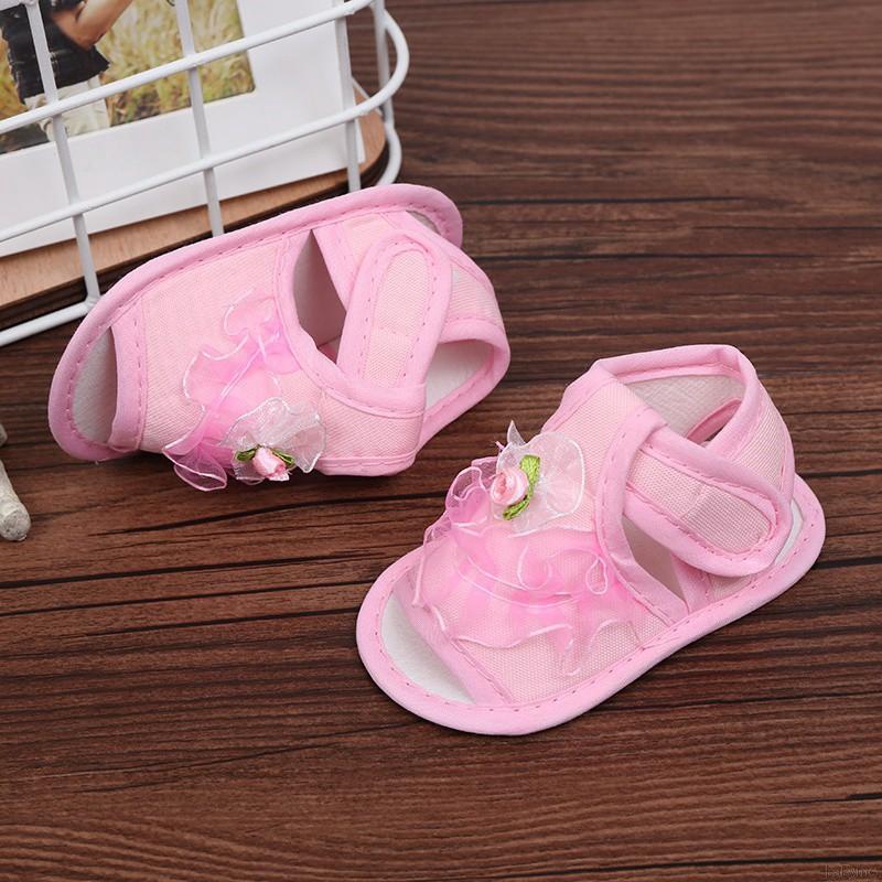 Giày sandal đính hoa chống trơn trượt xinh xắn cho bé gái