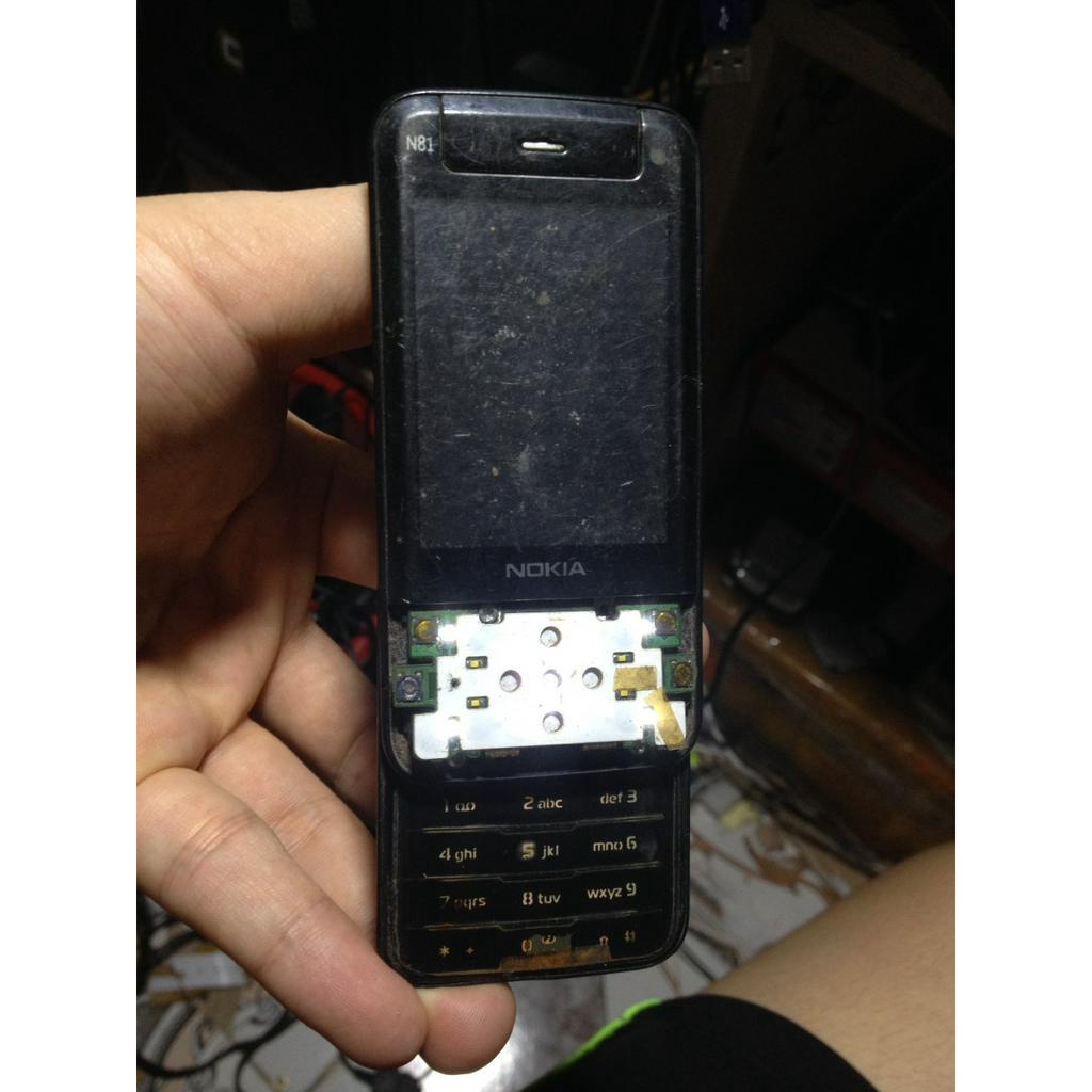 Xác NOKIA N81 lên đèn phím, không lên màn, không tét được gì thêm, máy không bin, không nắp