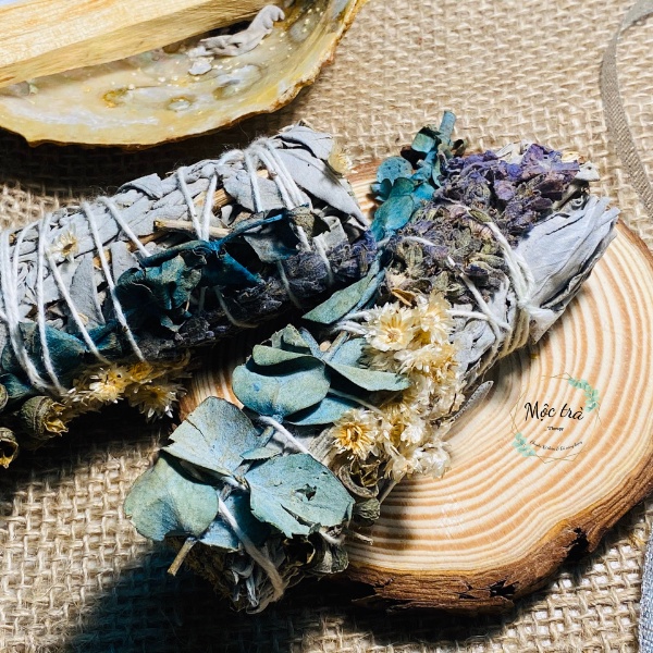 Xô trắng mix hoa oải hương và Bạch đàn dollar  – 10cm💐💐💐