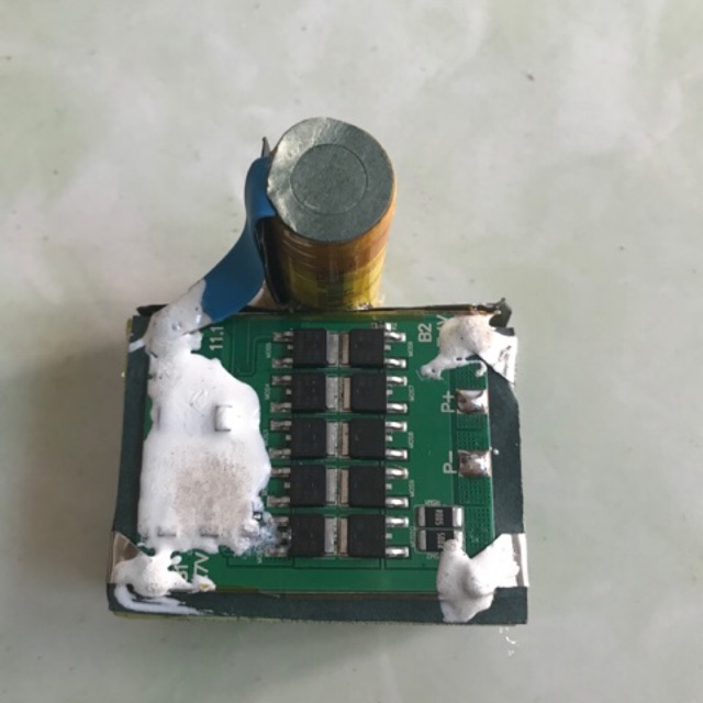 Khối pin chọt makita 3s2p dung lượng 4a