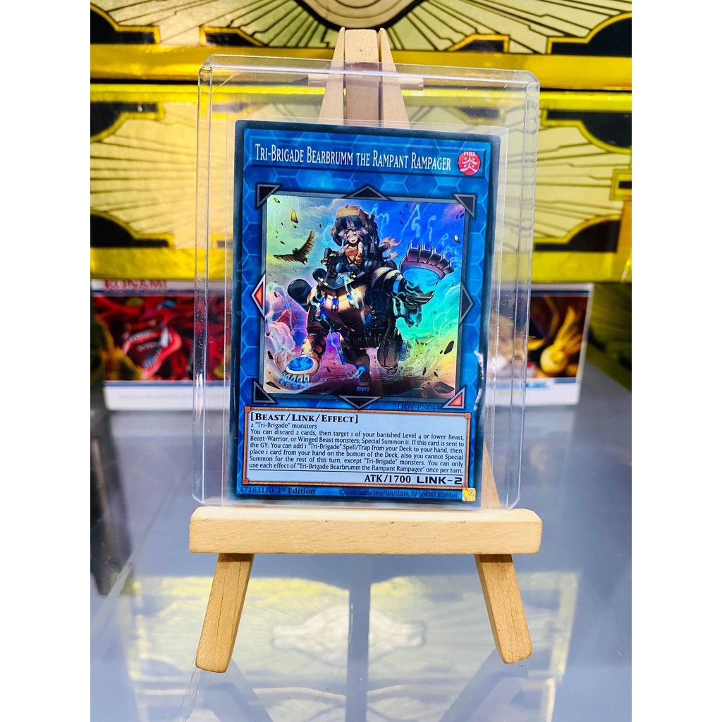 Lá bài thẻ bài Tri-Brigade Bearbrumm the Rampant Rampager - Super Rare - Tặng bọc bài nhựa bảo quản
