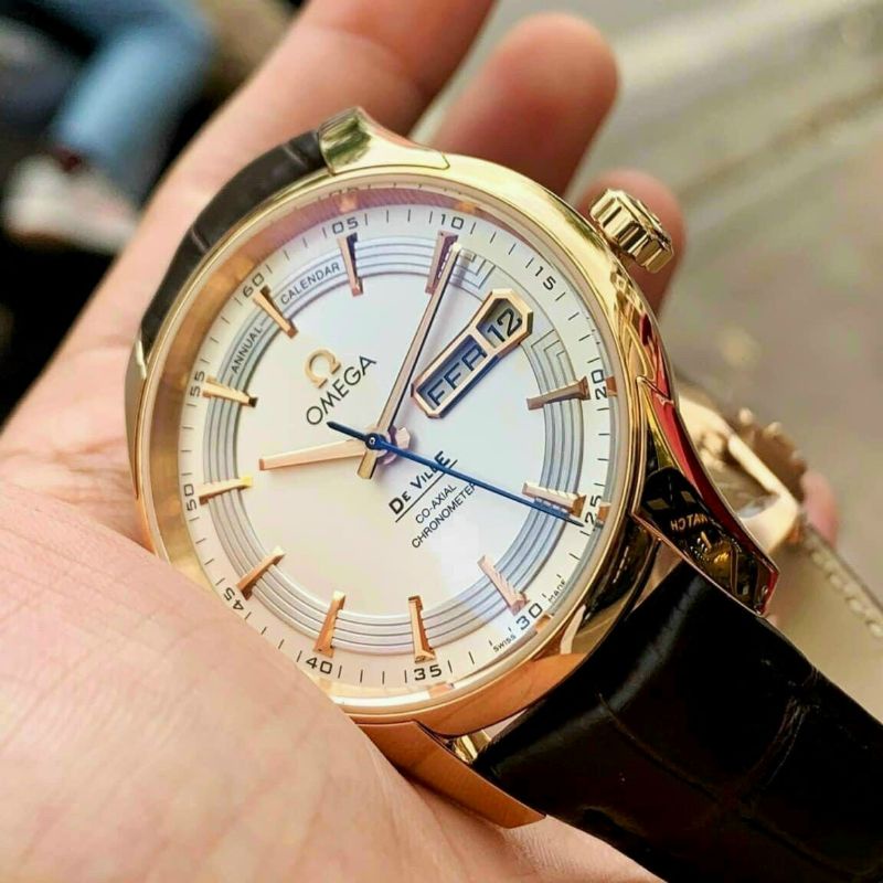 Đồng hồ nam Omega dây da cá sấu.