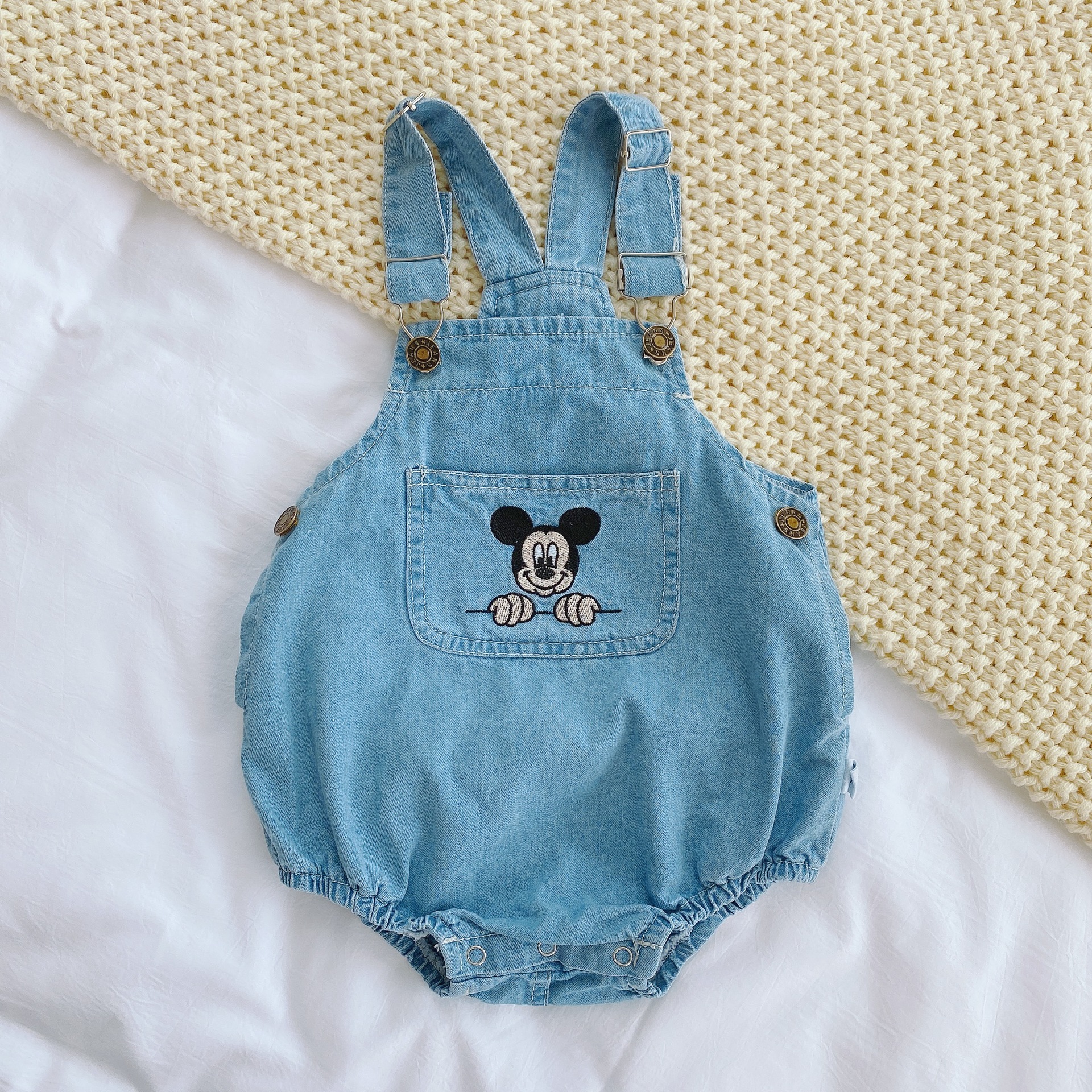 Áo liền quần denim thêu hình chuột Mickey dành cho trẻ em