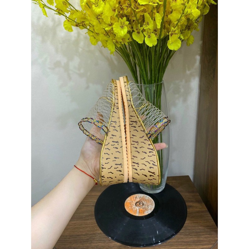 Dép lê lưới huyền thoại