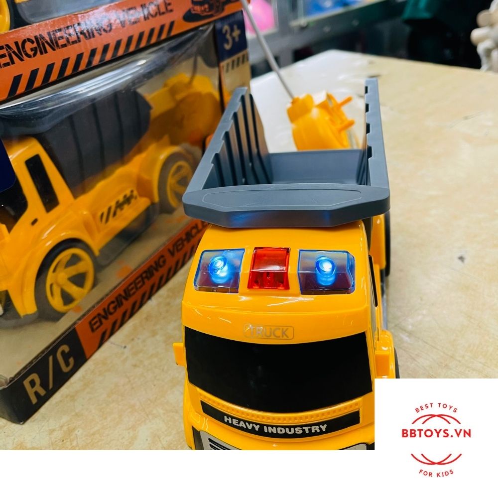 XE TẢI ĐỒ CHƠI DÙNG PIN SẠC, CÓ ĐIỀU KHIỂN BBTOYS (MS: 16)