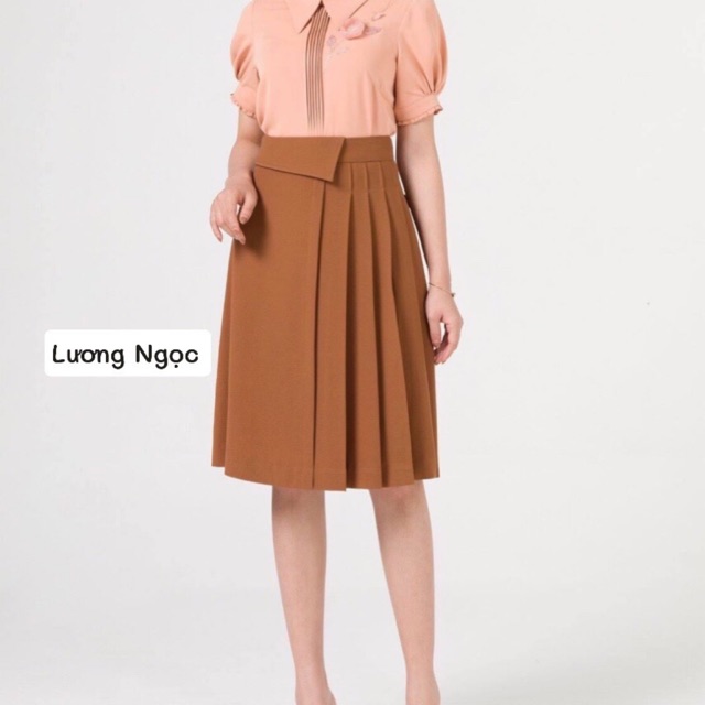 Chân váy chữ A xếp li ốp vạt thời trang | BigBuy360 - bigbuy360.vn
