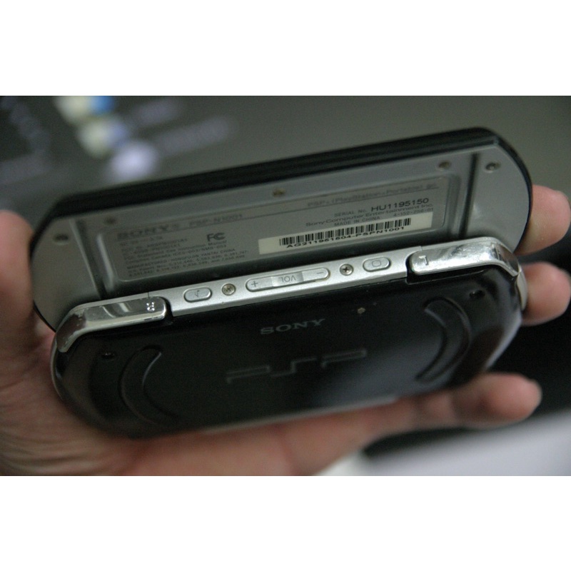 Máy Game PSP GO Full Game PSP, PS1, NES, SNES, GBA, Game Thùng 16Gb 80% đen