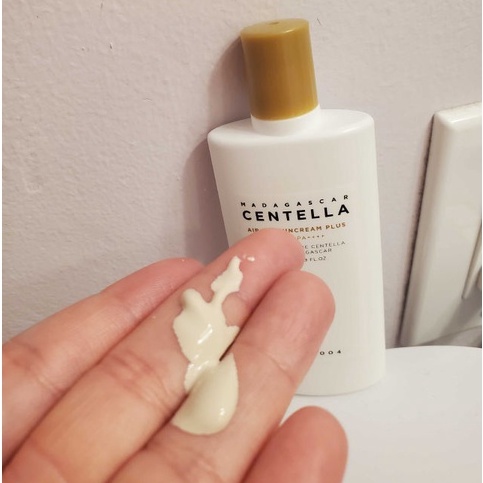 Kem chống nắng Skin1004 Madagascar Centella Air-Fit Suncream Plus 50ml